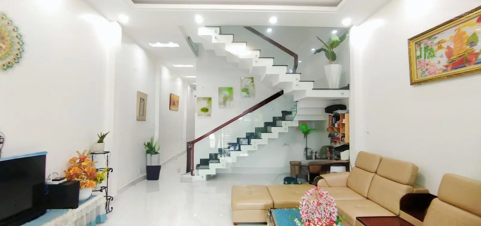 Nhà thiết kế hiện đại 1 trệt 1 lầu, sân thượng, nội thất đầy đủ, lộ giới 16m, phường 1, TP Cà Mau