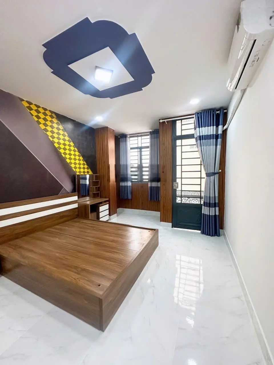 Nhà 1 trệt 2 lầu TT. Cần Giuộc cách QL50 chỉ 50m giá rẻ. Dt 4x14 SHR ODT tặng nội thất giá 1 tỷ 850