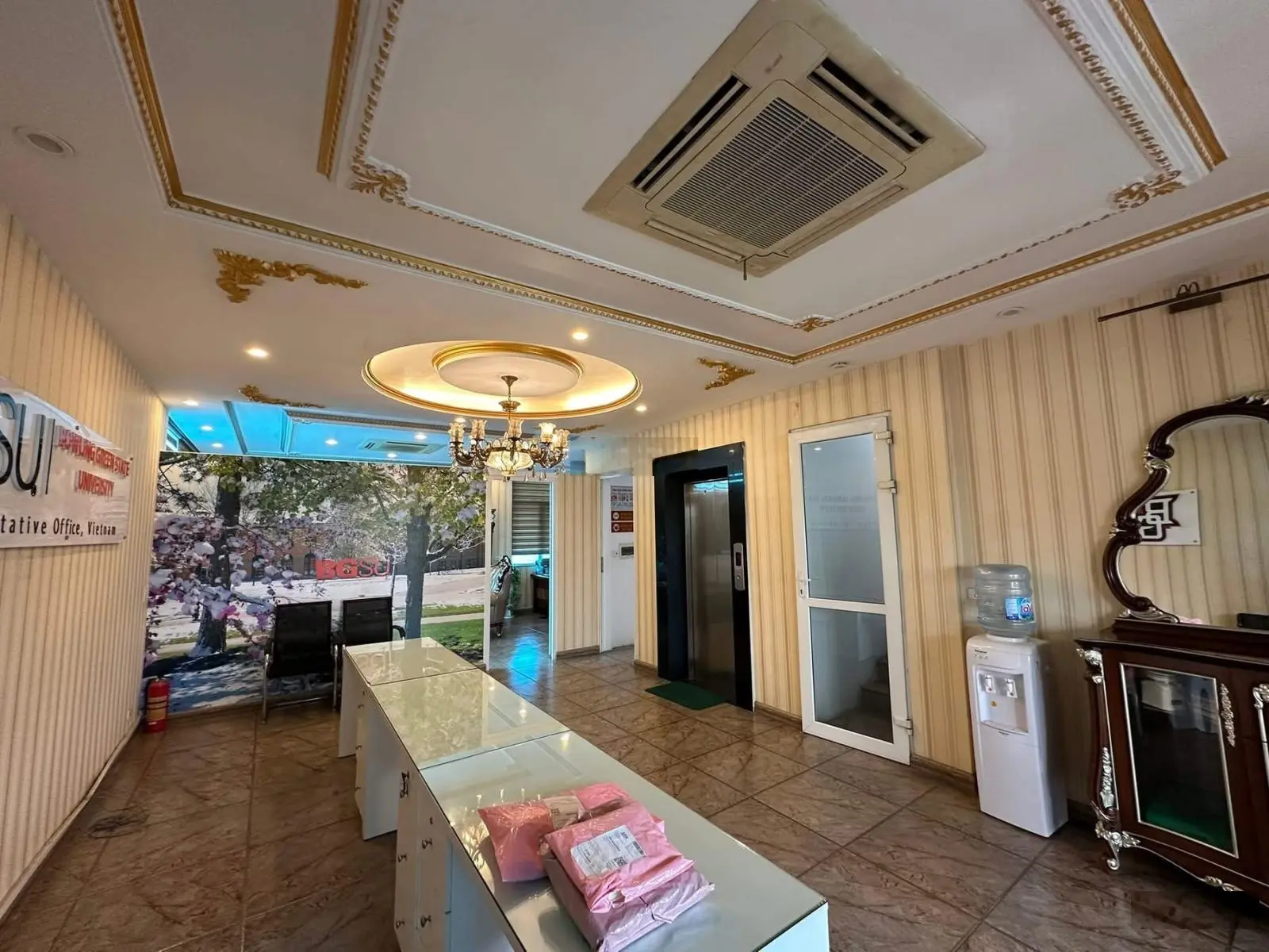 Bán toà văn phòng 112m2 9tầng MT7.8m Hoàng Cầu quận Đống Đa-Vị trí mặt phố ô tô tránh kinh doanh cự