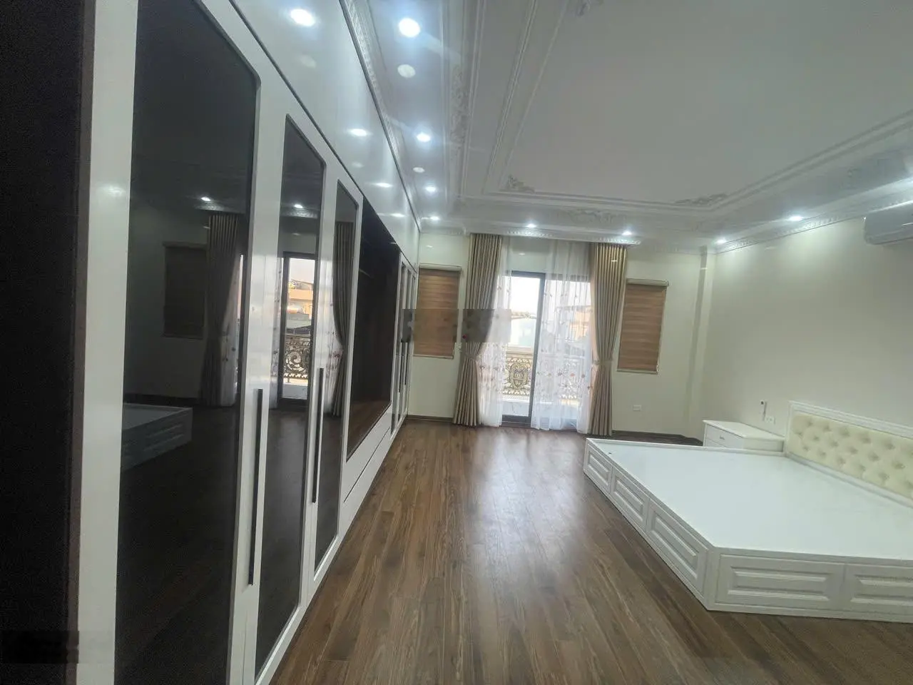 Bán nhà Thạch Bàn 86m2 x 6 tầng, thang máy x 5m mặt tiền đường thông ô tô tránh, kinh doanh