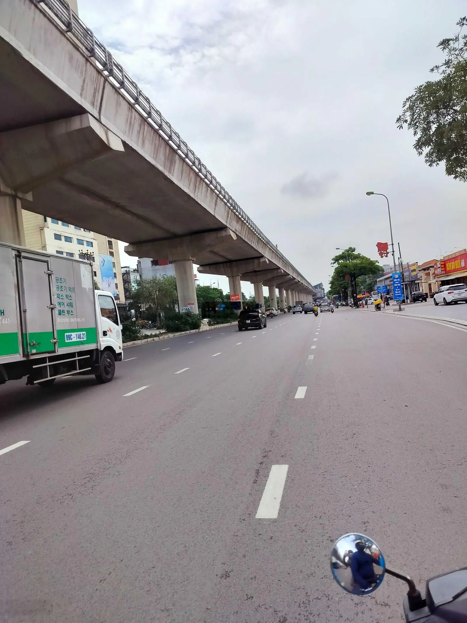 Bán nhà mặt đường quốc lộ 32 gần khu đô thị Tân Tây Đô. DT:120m2 sổ đỏ 60m2 Giá 9.tỷ. LH 0916 181 ***