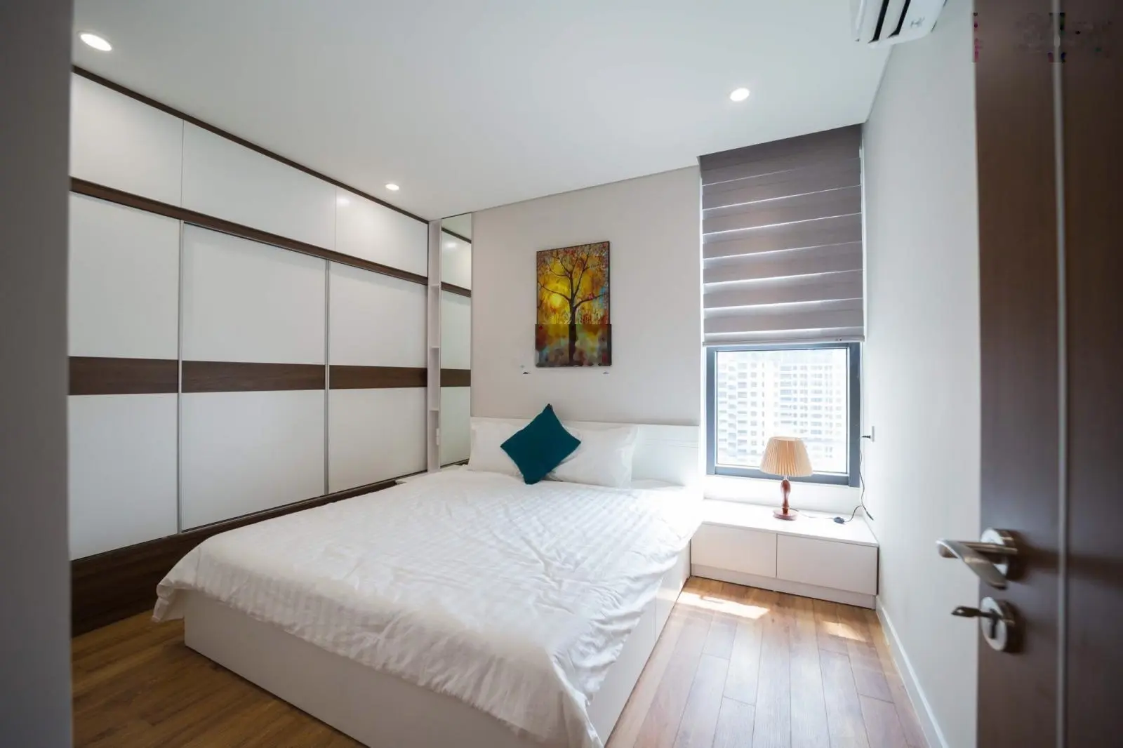 (Giá thật) chính chủ bán chung cư The Legend căn góc 72.5m2 2PN, 2WC tầng trung full NT 6.45 tỷ