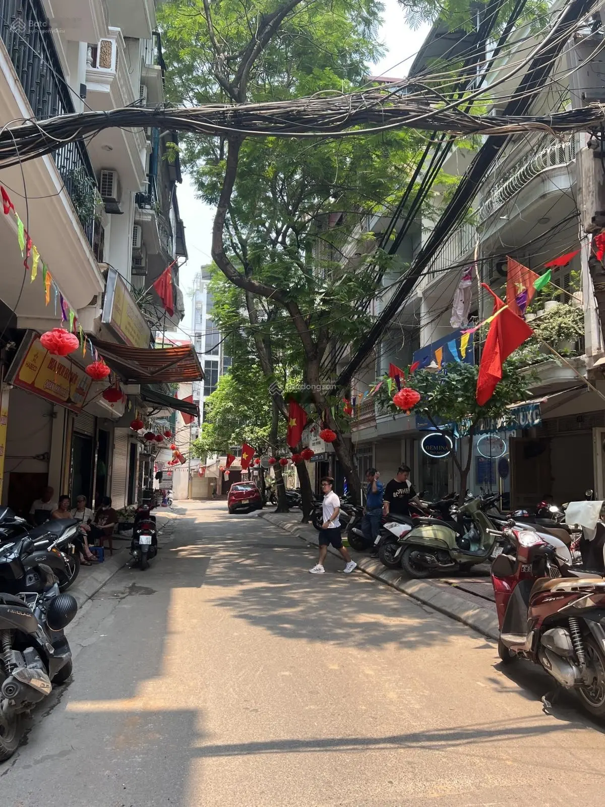 Cần bán nhà phố Ngọc Khánh 76m2 4 T MT 3,92m giá hơn 11 tỷ ô chờ thang máy KD dòng tiền