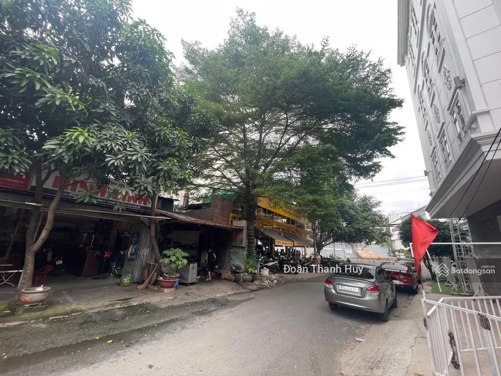 Giảm mạnh 2 tỷ - lô góc 2 mặt tiền ngay Aeonmall Tên Lửa - Thực tế đang sử dụng 12x15m - siêu hiếm