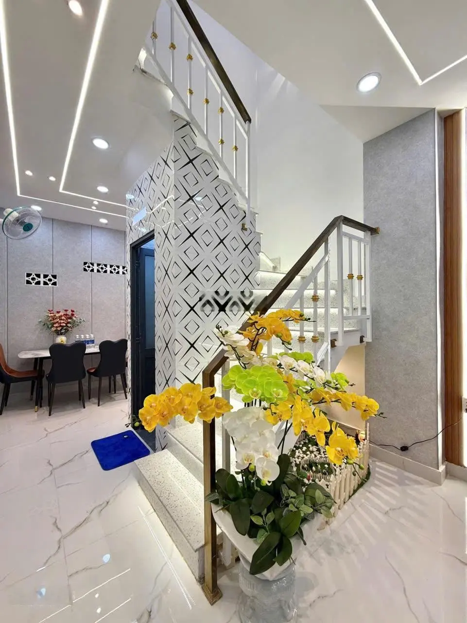 Nhà đẹp hẻm 1/, dưới 3 tỷ, hẻm trước nhà 6m, nhà trống, full nội thất mới đẹp. Liên hệ: 0906 435 ***