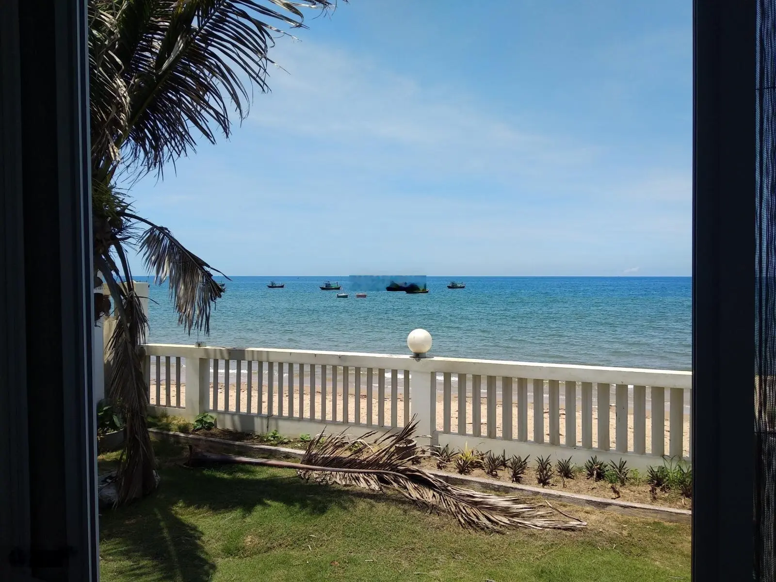 Bán nhà biệt thự Đơn Lập Mặt Tiền Biển - Sổ Hồng Lâu Dài - View Đẹp Hiếm Có, cách Novaworld 3 km