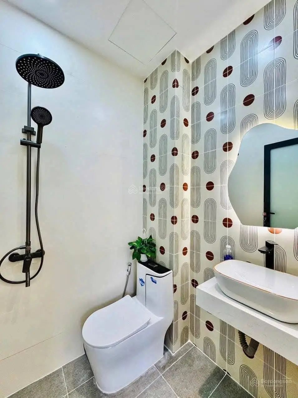 Bán gấp nhà đ.lê đại hành -p.11 -quận 11, đang cho thuê 26triệu, giá 2tỷ960/65m2, gần sân phú thọ.