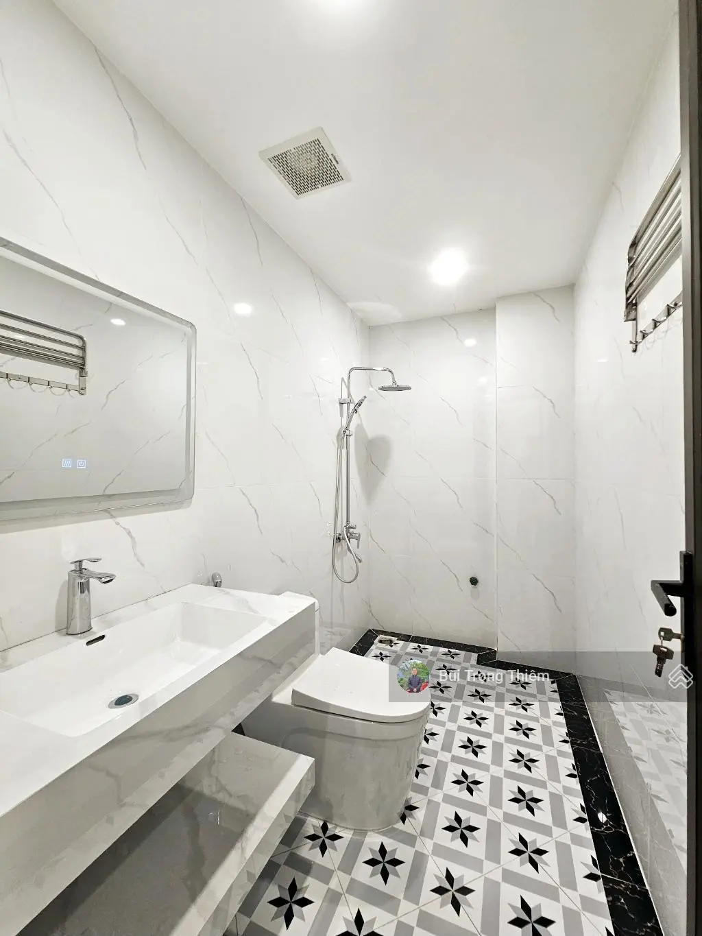 Siêu phẩm nhà phố 5 tầng thang máy 48m2 view cầu vĩnh tuy đường bát khối đối diện tttm aeon mall