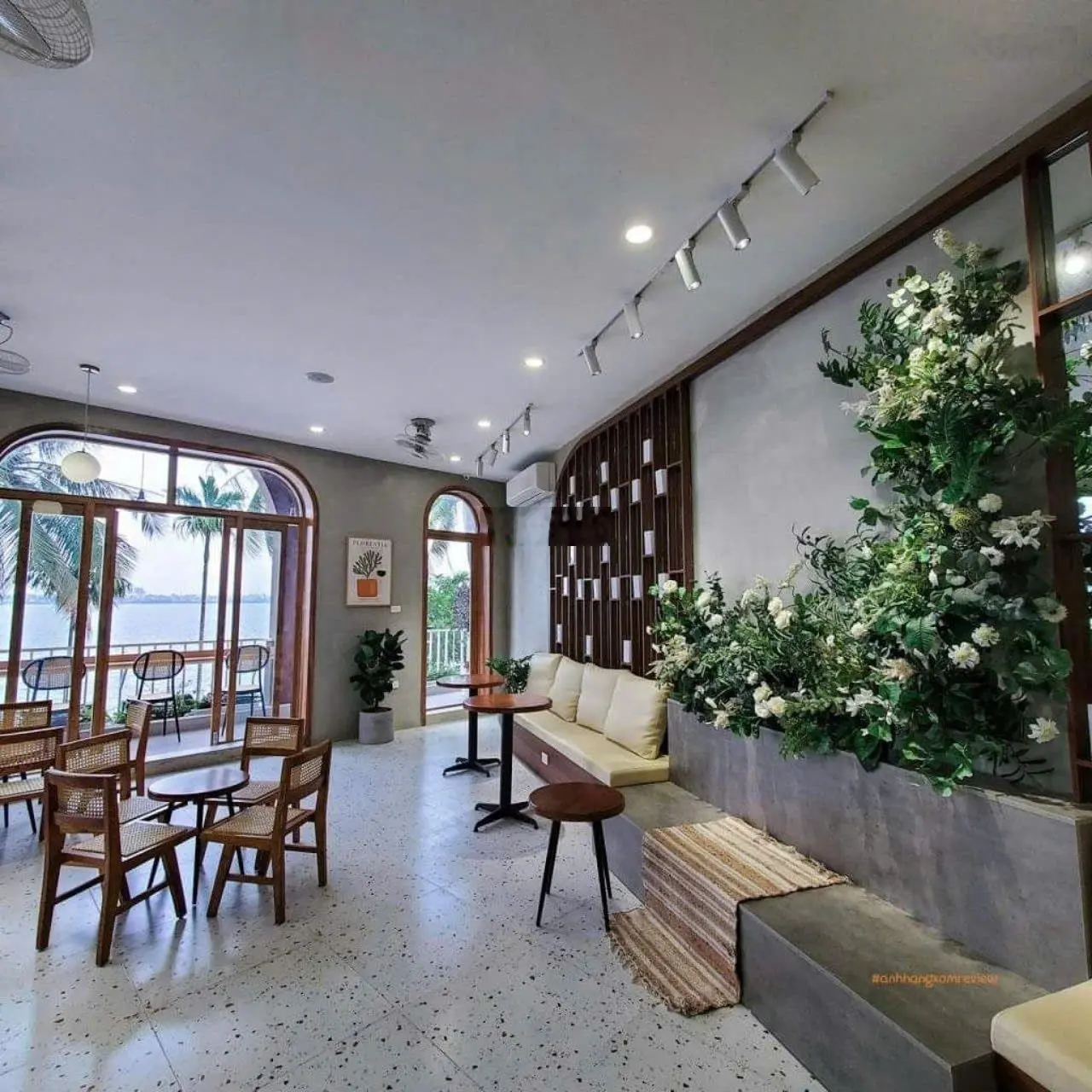 Bán nhà mặt phố Trích Sài, VIEW Hồ Tây, Giá 78 tỷ, DT 91.4m2, 5 tầng thang máy, dòng tiền 1 tỷ/năm