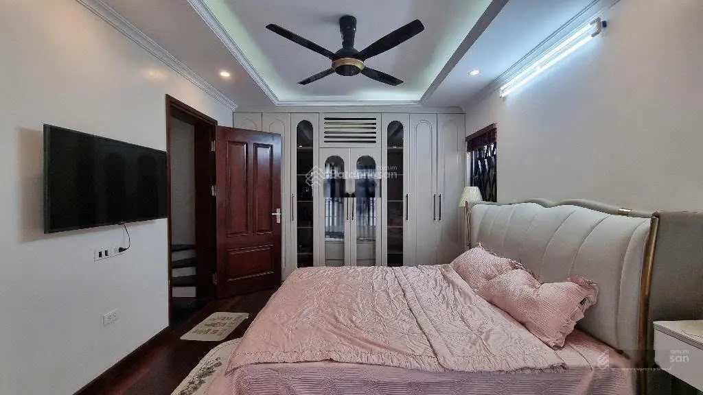 Trung tâm Ba Đình - ngay sát mặt phố - ô tô đỗ cửa - cực hiếm nhà bán