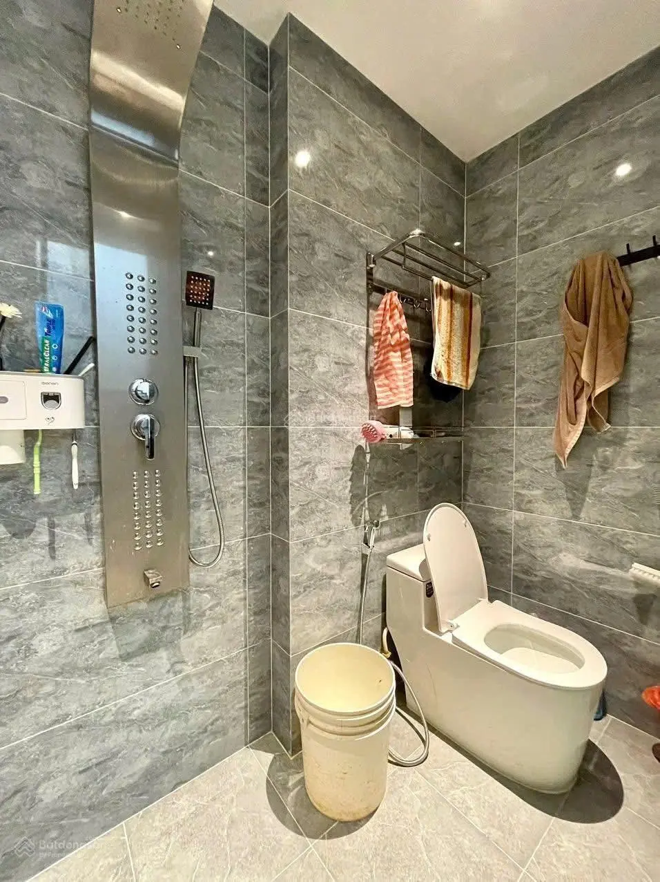 Kẹt tiền bán gấp nhà đường Tân Vĩnh. Phường 4. Quận 4. Giá siêu hiếm 3 tỷ 190. Gọi ngay 0904430105