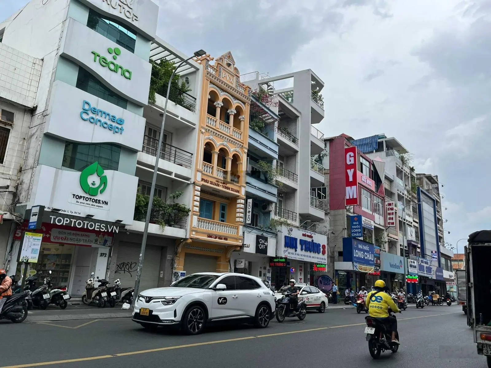 Kẹt tiền, cần bán gấp nhà mặt tiền đường Hai Bà Trưng, Quận 3. DT 4.2 x 18m. 6 tầng. Giá chỉ 38 tỷ