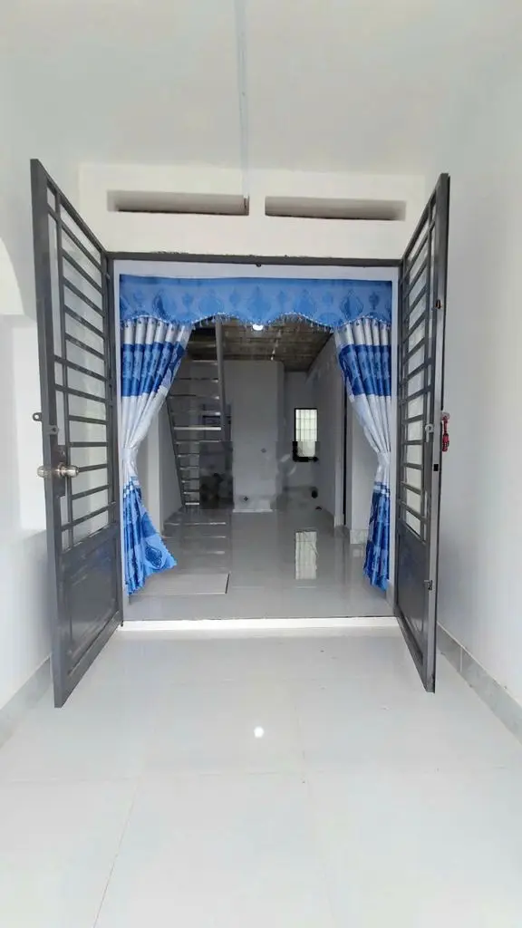 Nhà mới, 3pn, gác, cách chợ Bình Minh 2p đi xe, 5.3x9m