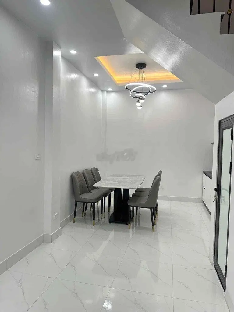 Bán Gấp! Nguyễn Chí Thanh, ngõ cực nông, sát phố, ô tô 35m, nhà đẹp