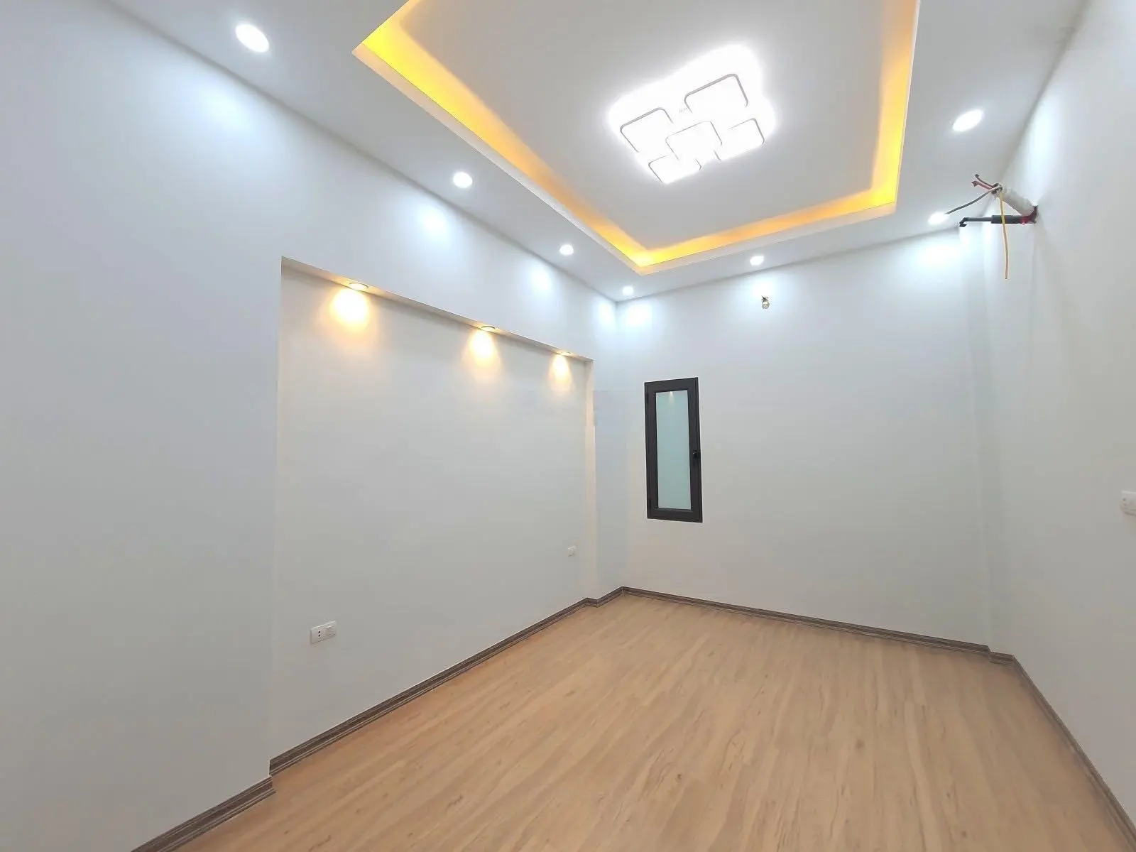 Nhà Gần Hồ Cực Lạ! Bán Nhà Riêng Hồ Đắc Di ngõ to rộng ô tô đỗ sát, sân để xe máy, kinh doanh.