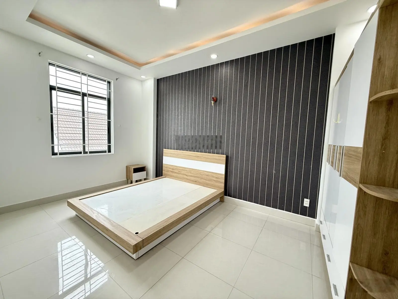 Bán nhà KDC Hiệp Thành 3, nhà 1 trệt 2 lầu 4 phòng ngủ, sân oto nhà đã hoàn công