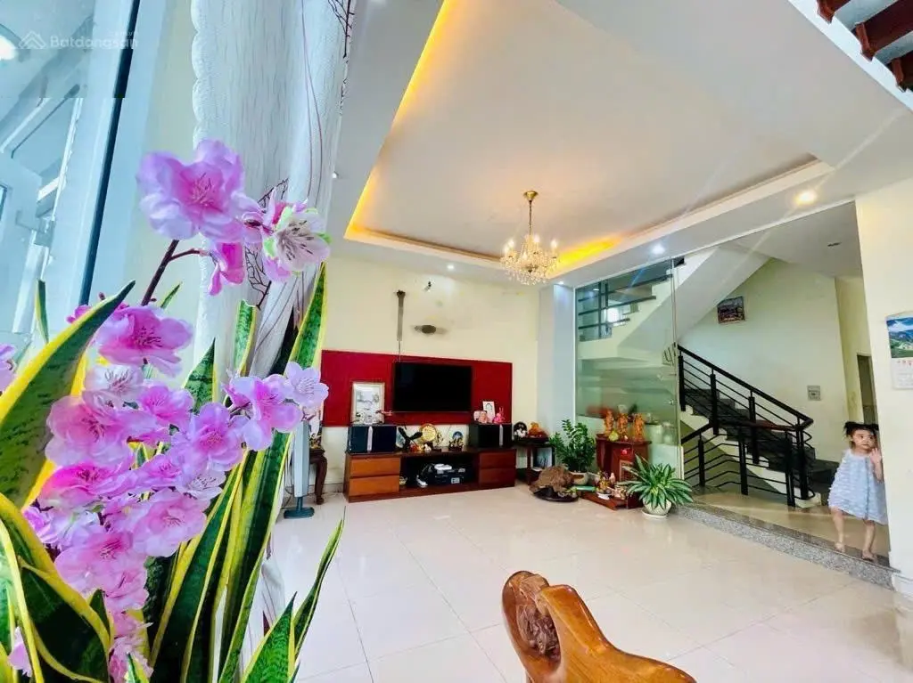 Bán Gấp Biệt Thự Mặt Tiền Đường 28 Sau Lưng GIGAMALL 300m2(12 x 25) 4 Tầng 27,9 Tỷ TL