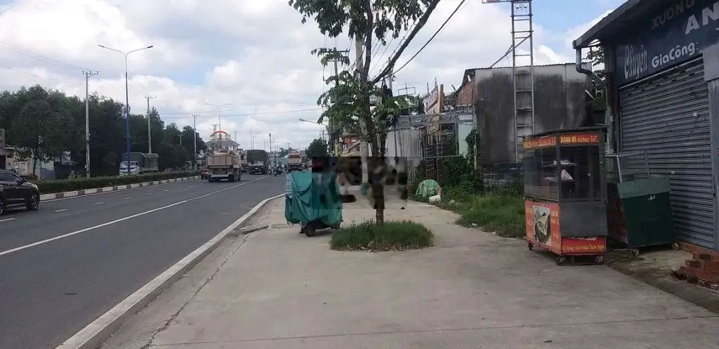 Đất mặt tiền lê lợi. ngay vòng xoay tttm thế giới.