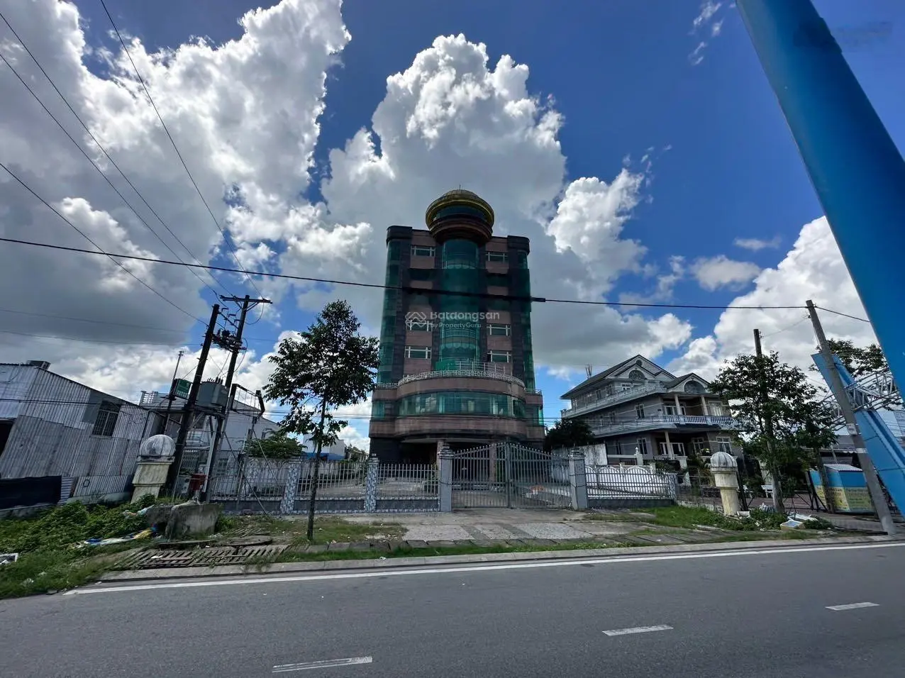 Bán khuôn nhà đất có sẵn tòa nhà MT Nguyễn Trãi, P9, TP Cà Mau