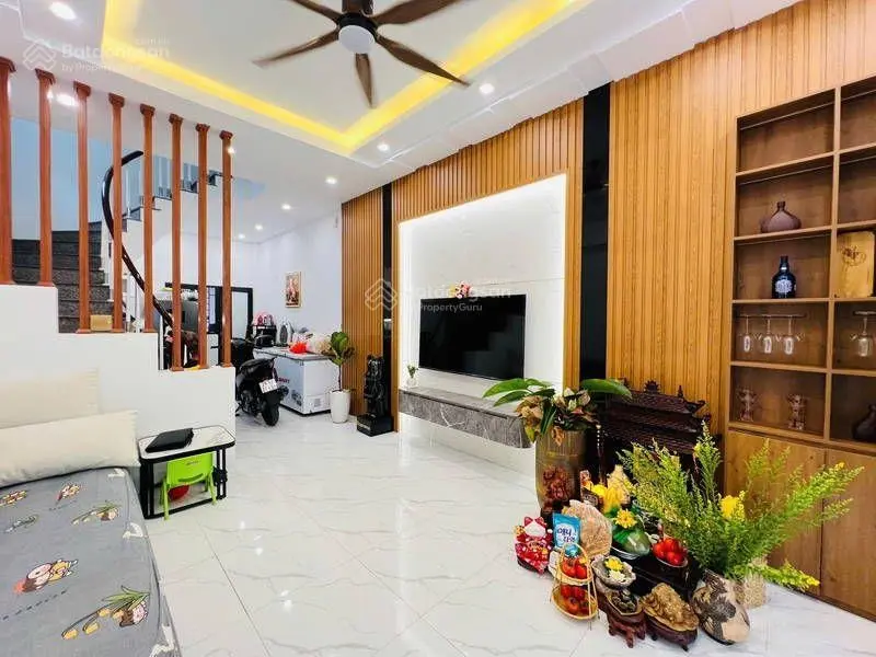 Căn nhà cực đẹp - phong thủy cực tốt - tọa sơn , hướng thủy - 1 phút ra hồ hoàng cầu .