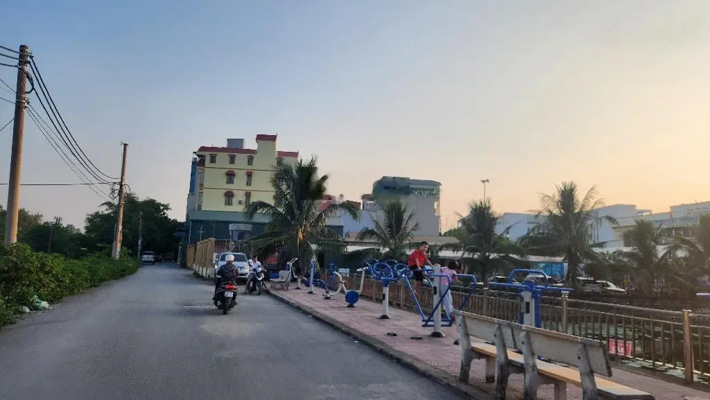 Bán nhà mới cạnh bến xe Yên Nghĩa - Ô tô đỗ cửa - kinh doanh - sát QL4 mở rộng - Full công năng