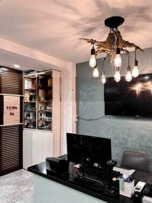 Sang nhanh tiệm spa, Hồ Thị Kỷ, 5x14m, 2 tầng, 4PN, 5WC, đang KD 35tr/thang HĐ còn 6th, sổ đẹp