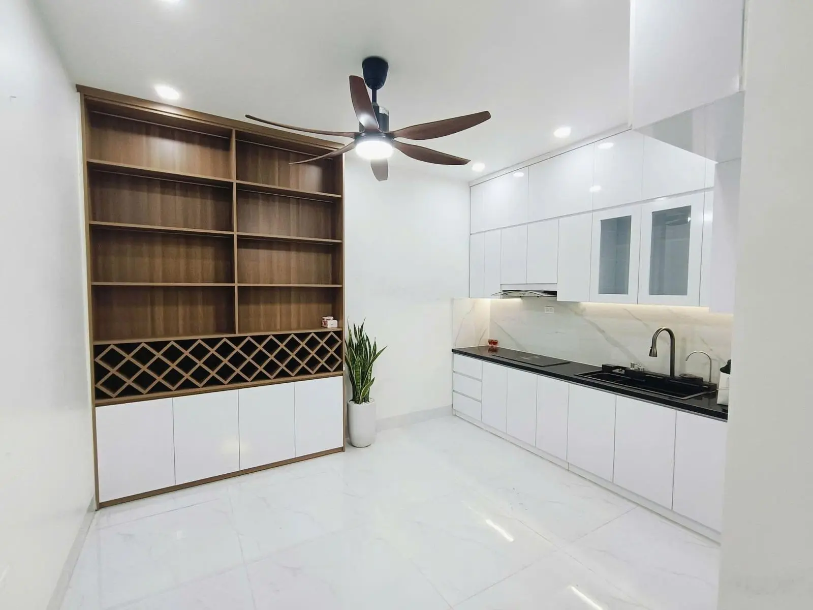 Đẳng cấp! Nguyễn Phúc Lai - Phân lô - Ô tô - 43m2 - 4 tầng - 15.5 tỷ