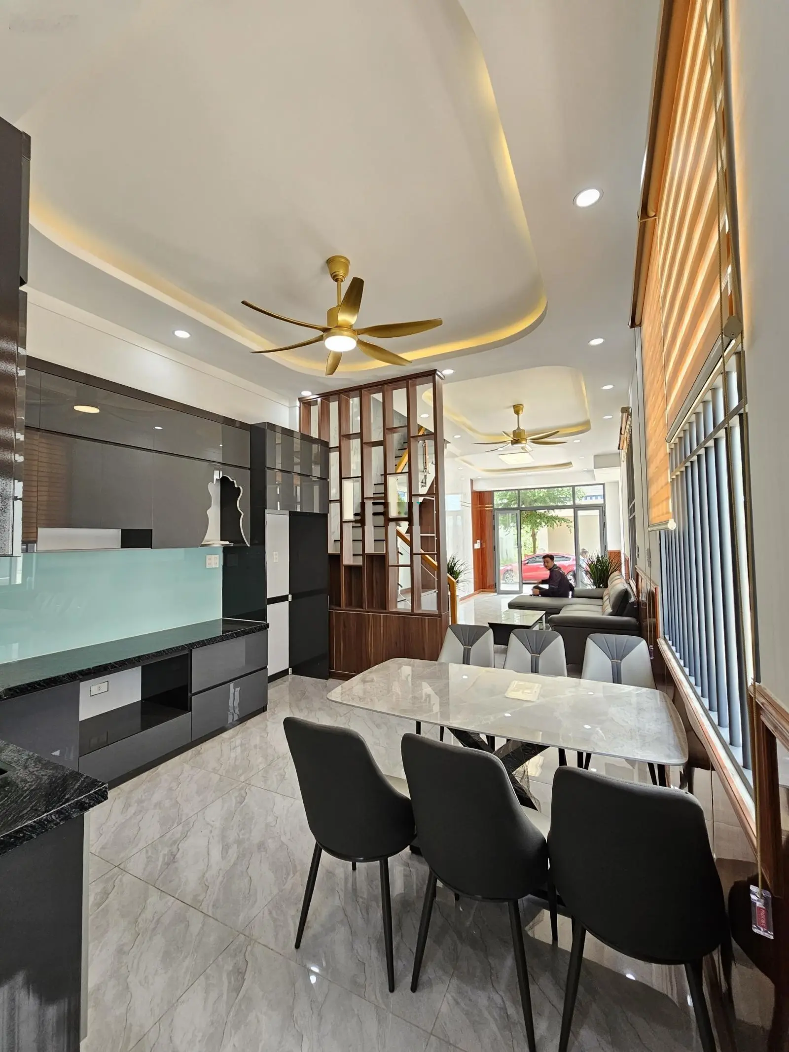 3 tỷ 950 bán nhà 2 mặt tiền 1 trệt 2 lầu KDC đẹp, P. Bình Chuẩn, TP. Thuận An