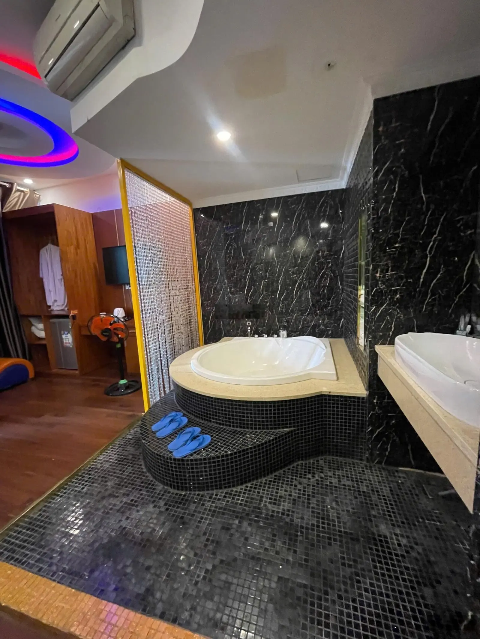 Siêu phẩm dòng tiền, tại Trung Sơn, 120m2 (6x20), 7 tầng, DT 250tr/tháng, vị trí đẹp nhất KDC