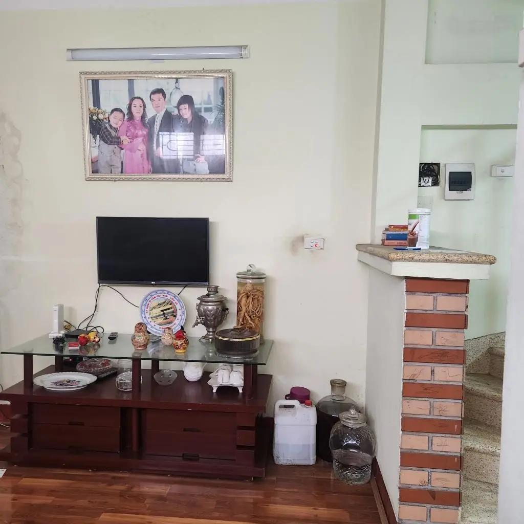 Cần bán nhà phố Nguyễn Chính 35m2, xây 4 tầng, vị trí tuyệt vời ô tô đỗ cửa. Giá hơn 6 tỷ