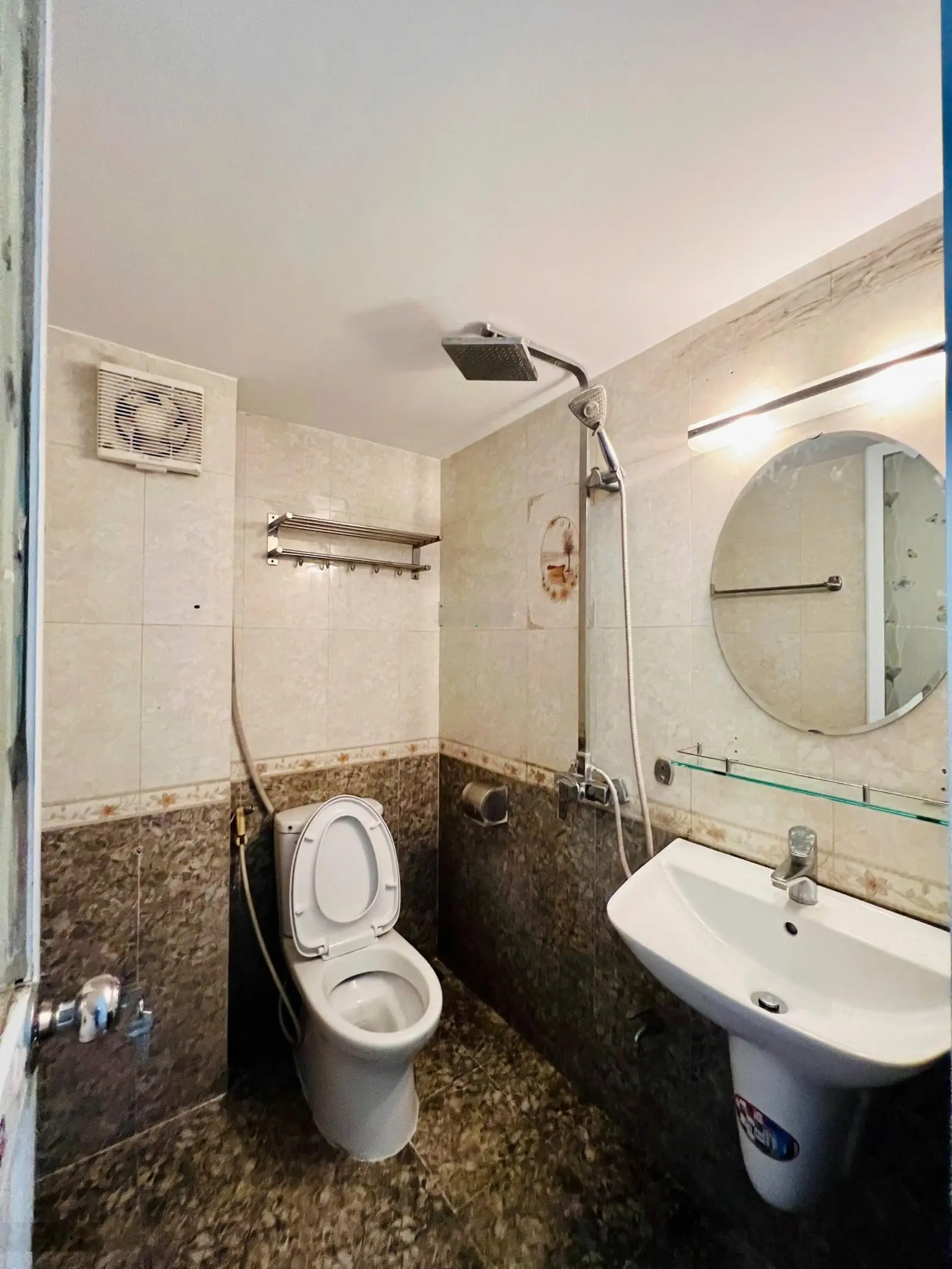 Lĩnh Nam 31m 4 tầng giá 5.4 tỷ nhà đẹp dân xây ô tô cách nhà 10m ngõ rộng thoáng tổng 4 ngủ sổ đỏ