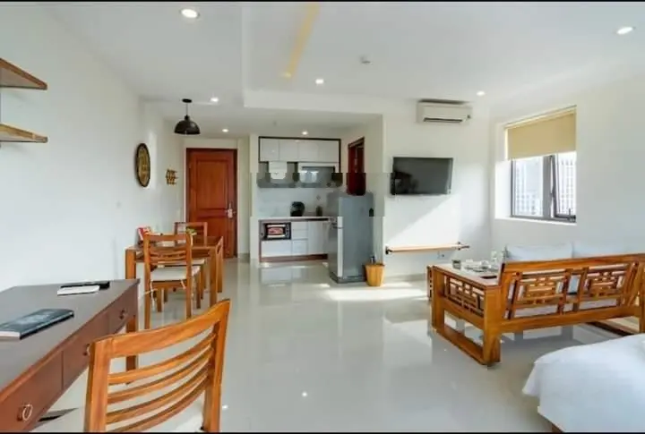 Bán toà khách sạn & căn hộ mặt tiền đường lê thước vị trí sát biển .