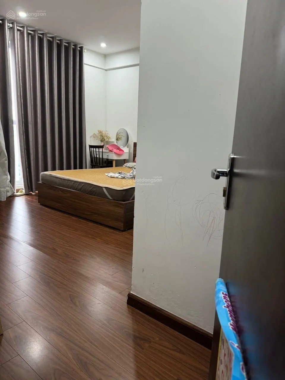 Chủ nhà bán gấp căn hộ 70,45m2 giá chuẩn chỉ 4,5 tỷ CTL tại dự án 90 Nguyễn Tuân. E Trí: 0964 380 ***