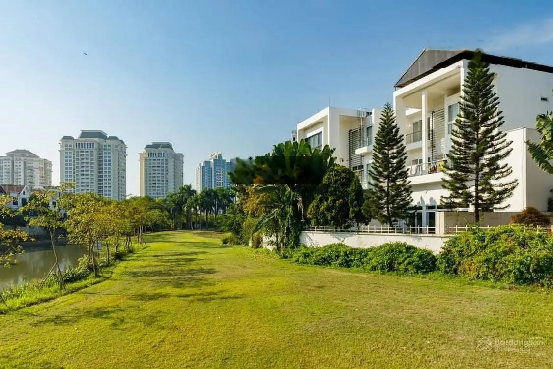 Cần bán nhanh 1 số căn biệt thự giá tốt tại KĐT Ciputra, Tây Hồ, Hà Nội