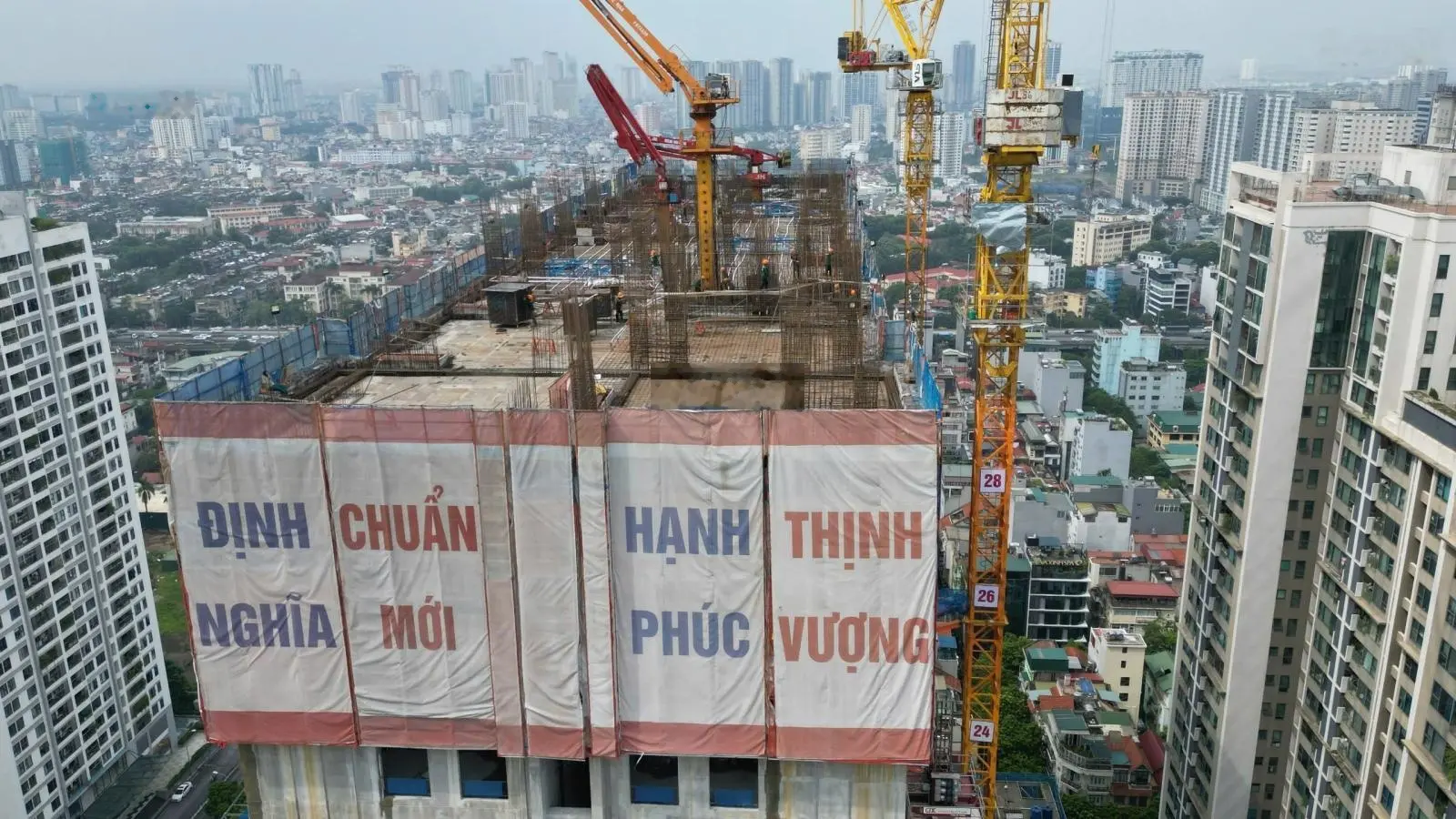 Chính chủ cần bán căn 2 phòng ngủ 72m2 tầng trung giá chỉ 4,3x tỷ( bao phí )