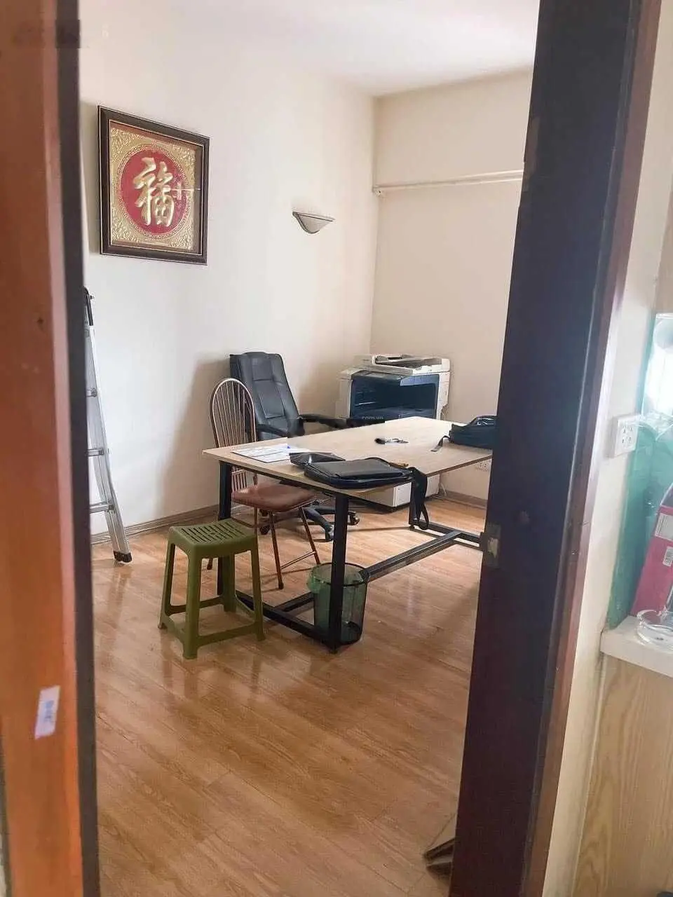 Bán căn hộ siêu hiếm tại phố Thái Hà. DT 108m2 thiết kế 3 ngủ, 2WC tầng cao view thoáng. Giá 6.8 tỷ