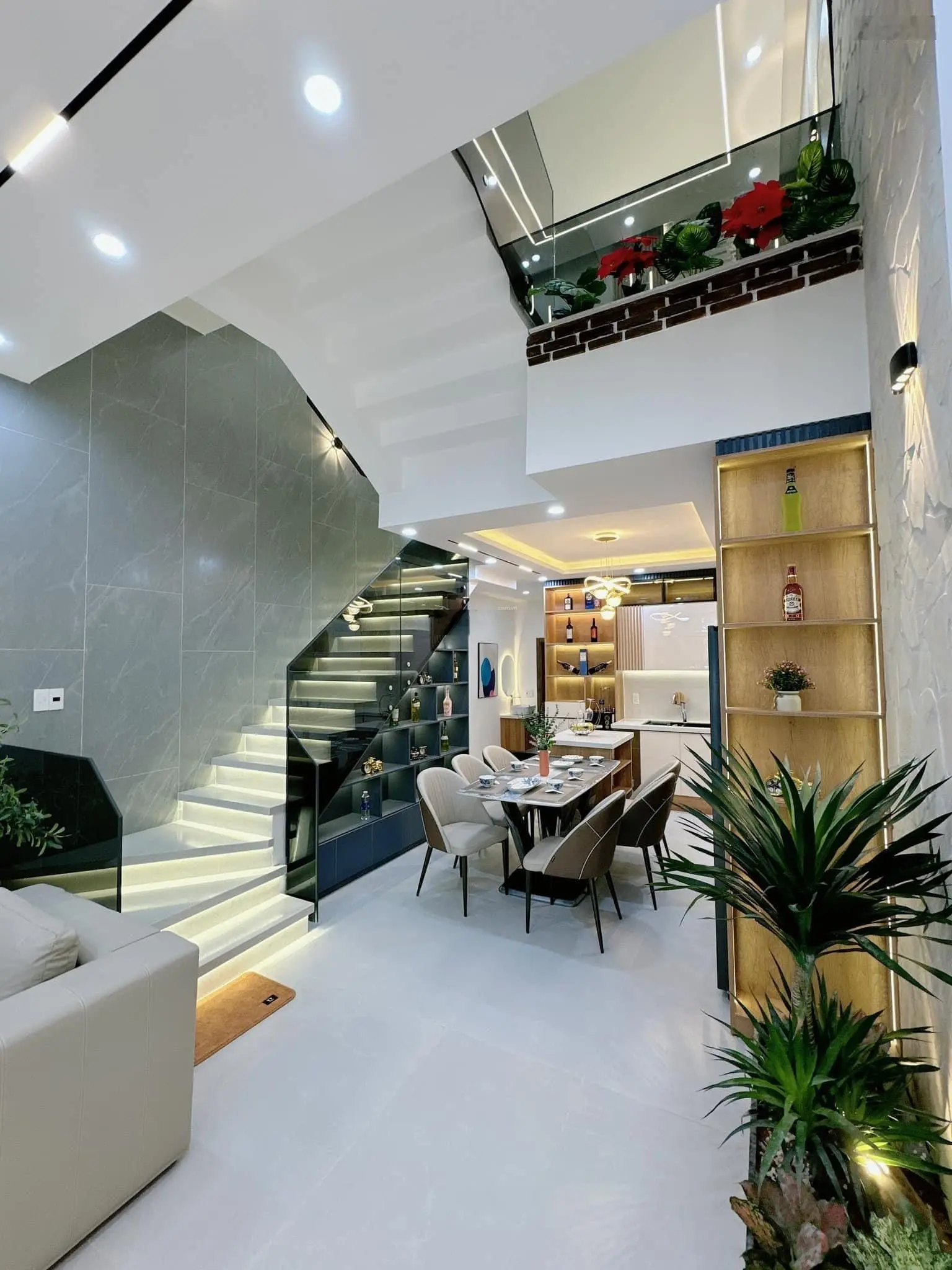 Bán nhà 3 mê MT Nguyễn Thuý đường 7m5 - Full nội thất vip 2024
