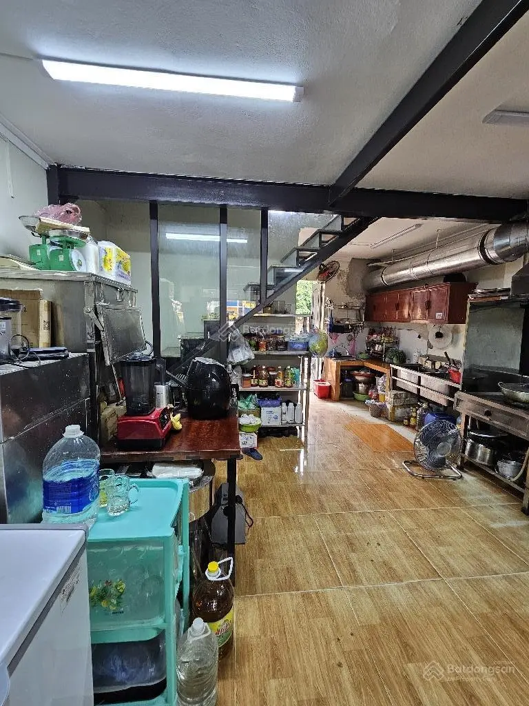 Chính chủ bán nhà hai tầng mặt phố Ngô gia tự DT 82m2 , MT 4.5m , hai mặt tiền, kinh doanh, vỉa hè