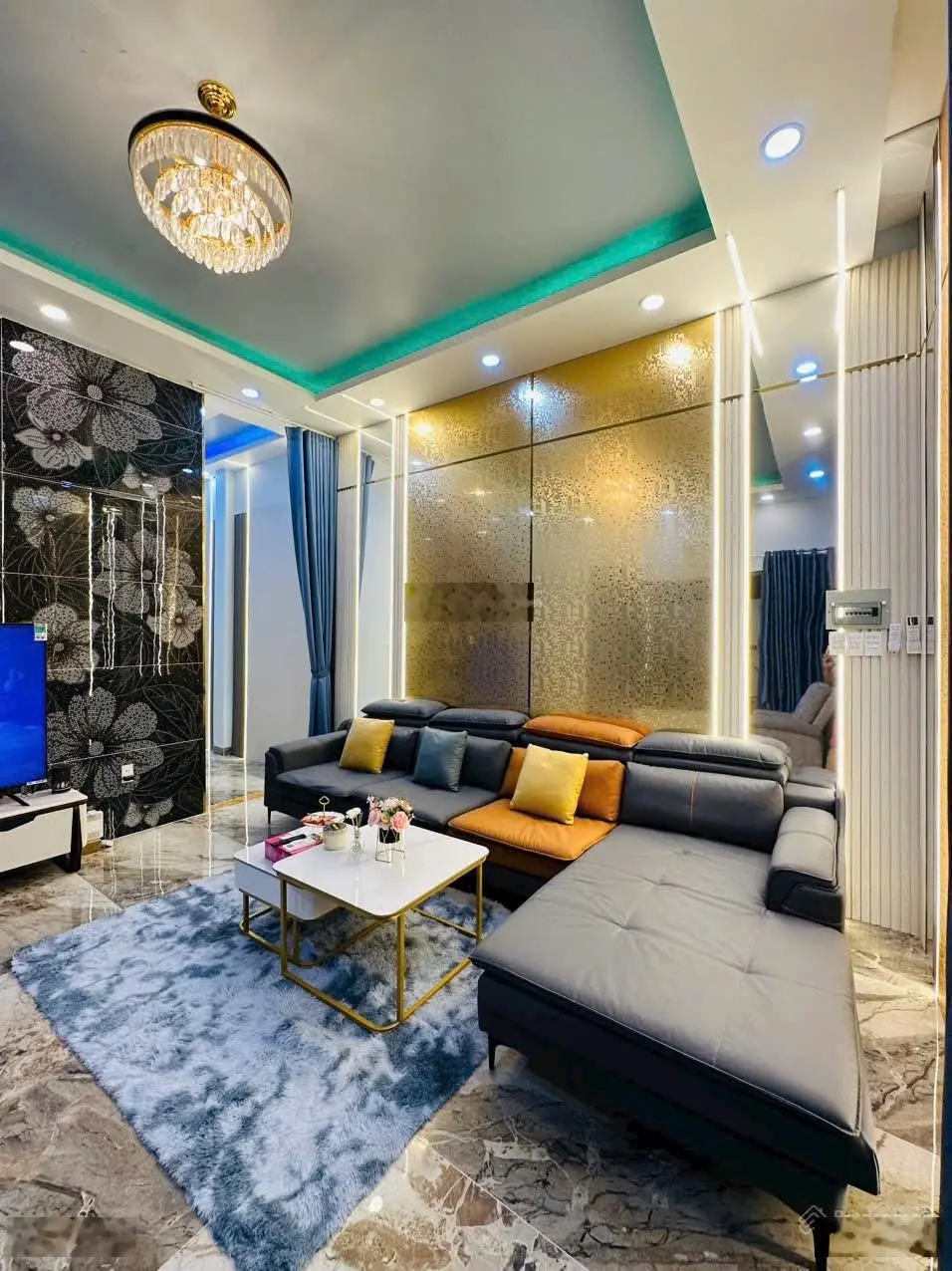 Bán gấp nhà riêng phong cách tại hẻm Hà Huy Giáp, 9,6 tỷ, 233m2, 4PN, 4WC, Sân