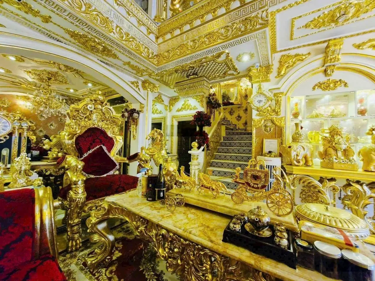 Siêu phẩm Q. 7. 5 tầng dát vàng hoàng gia. 65m2. 8PN, 8WC, spa, karaoke. SHR. Chỉ 9tỷ1