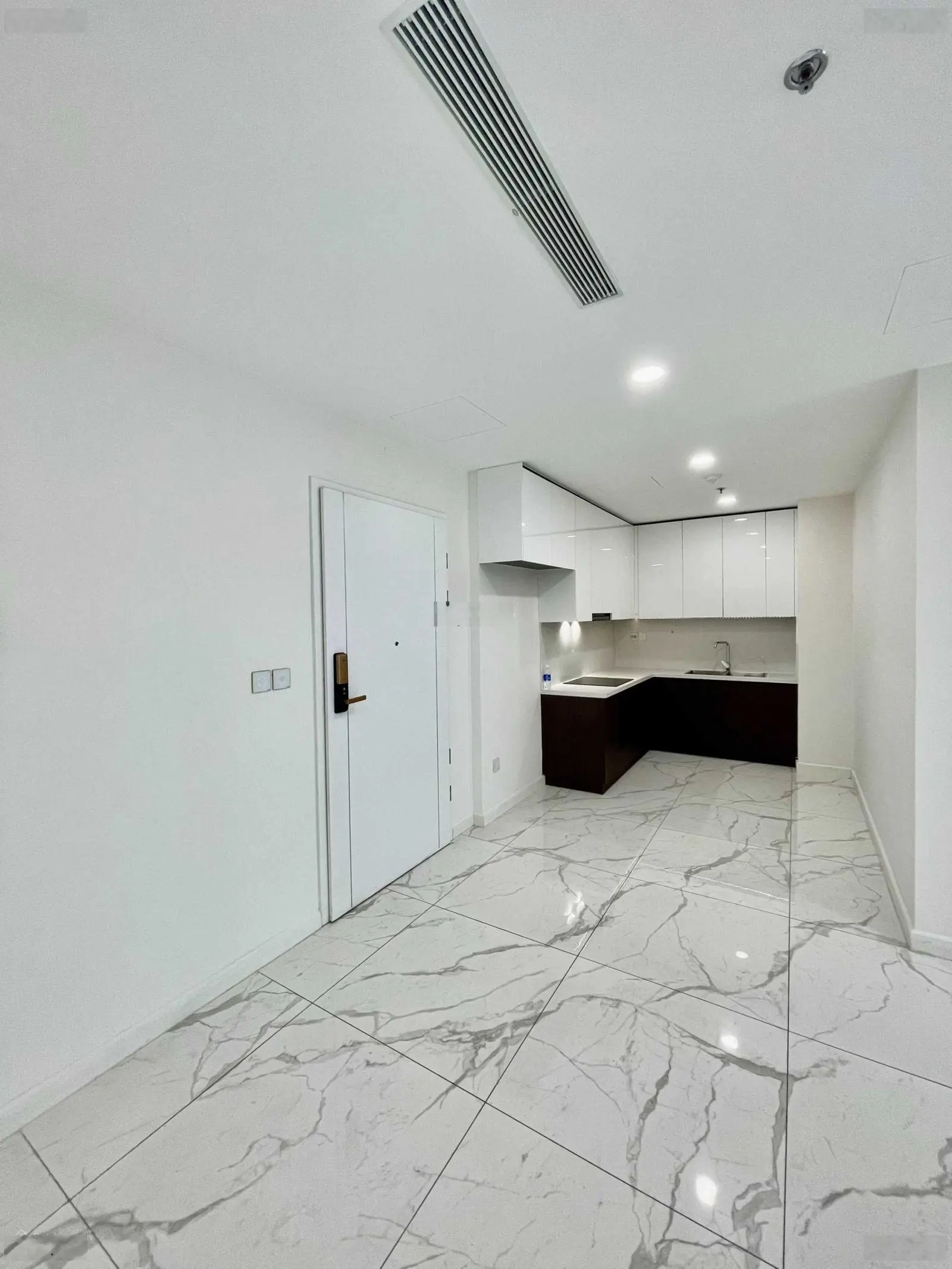 Bán gấp giá lỗ căn 3 phòng ngủ 3WC Sunshine Sky City. Giá: 5.3 tỷ. Nội thất chủ đầu tư mới 100%