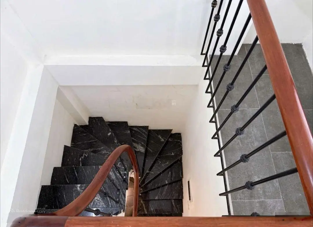 Nhà mới lung linh, phố trương định, 40m2 5 tầng, 6.1 tỷ, ngõ 3 gác, gần ô tô, thoáng sáng