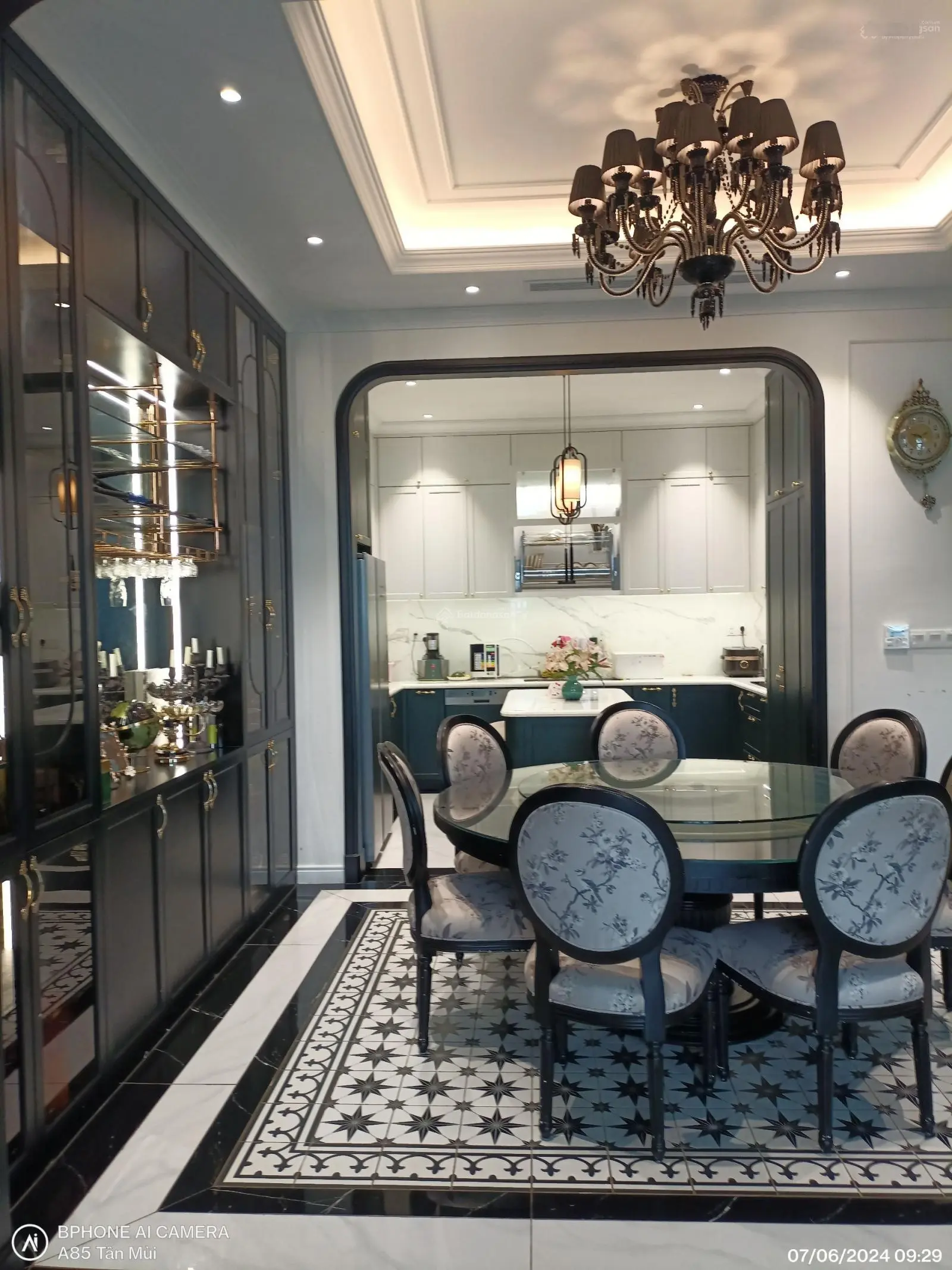 Bán nhà phố full nội thất diện tích đặc biệt Verosa Park ngang 7,5m xây full, 4PN. 3WC 24 tỷ TL