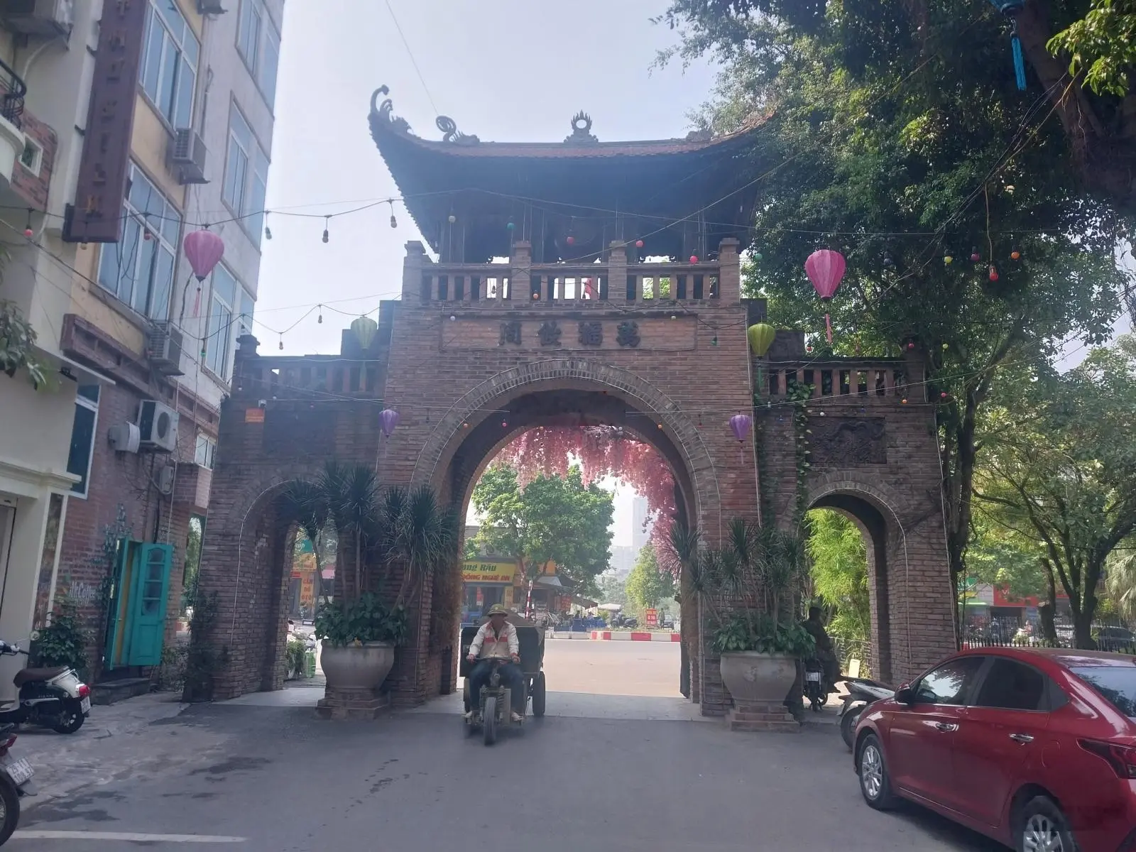 Bán nhà mặt phố lô góc 138m2, mặt tiền 8m, 3 tầng ngay đầu Cổng làng Phố Lụa, Vạn Phúc, Hà Đông