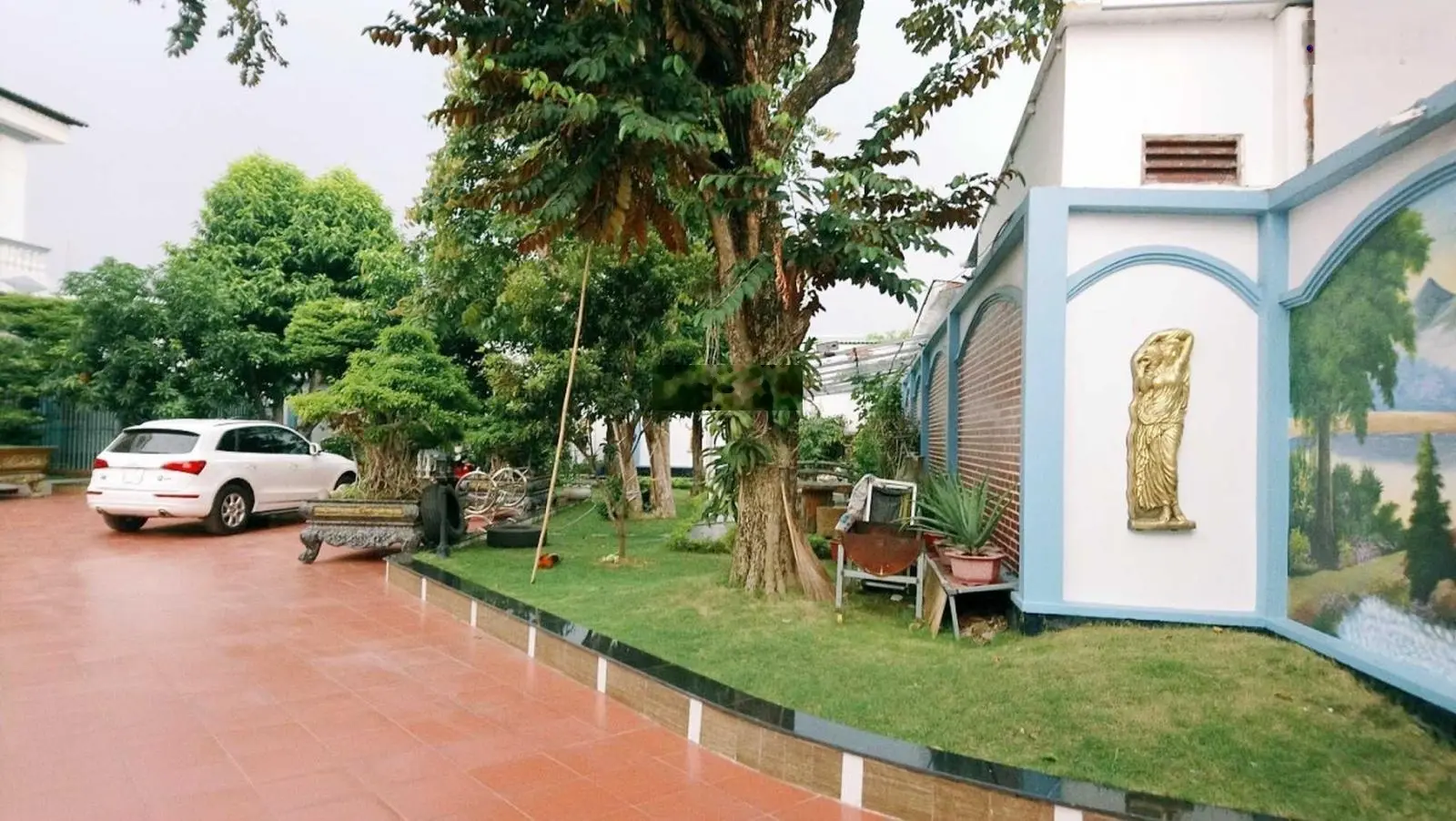 Biệt thự sân vườn hồ bơi ngã 4 Hòa Lân 28*43m LH 0909 036 ***