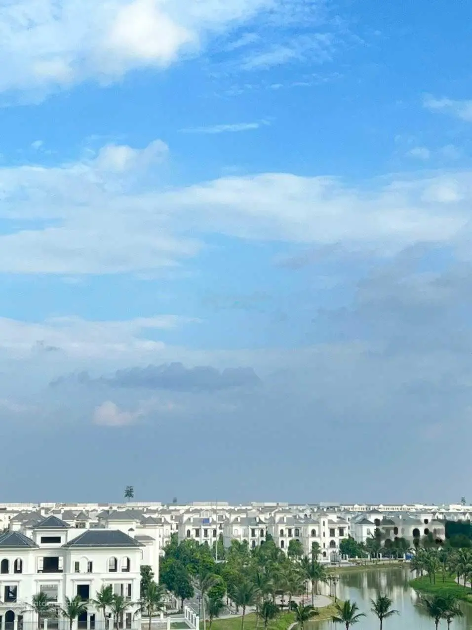 Căn 2 ngủ góc trục 05 toà R1.05, ban công Đông Nam view biệt thự giá 4.05 tỷ bao phí
