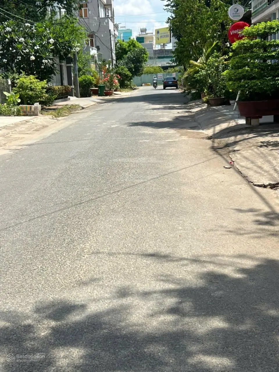 Bán nhà căn góc cấp 4 mái thái, Dt 214m2 , tại phường Phú hữu Q9