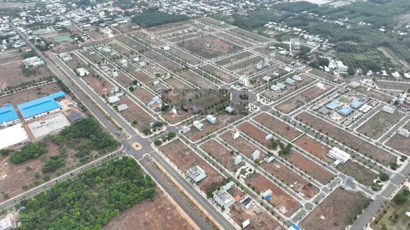 Bán nhà mặt phố tại tuyến tránh QL14, đối diện KCN, sổ sẳn, 3,9 tỷ, 130m2