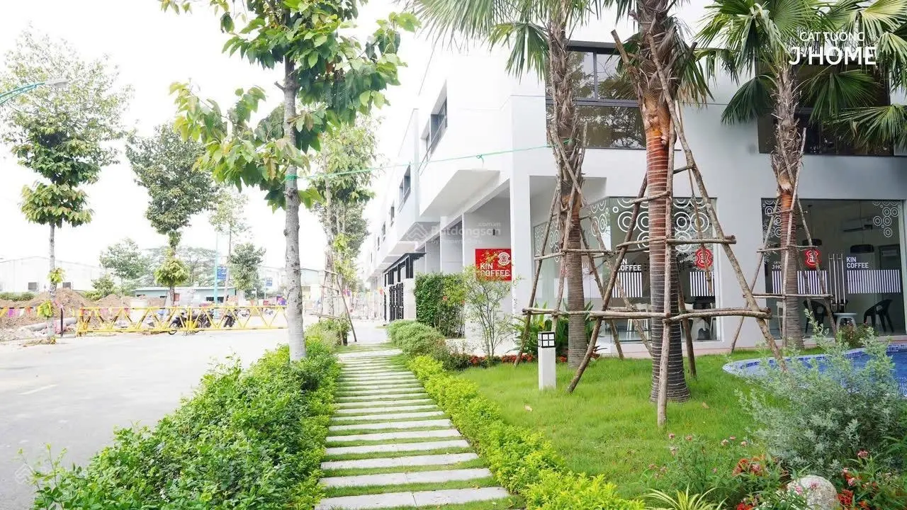 Nhà phố cao cấp J-Home nằm ngay mặt tiền đường DT 743, full nội thất, thiết kế kiểu Nhật, đã có sổ