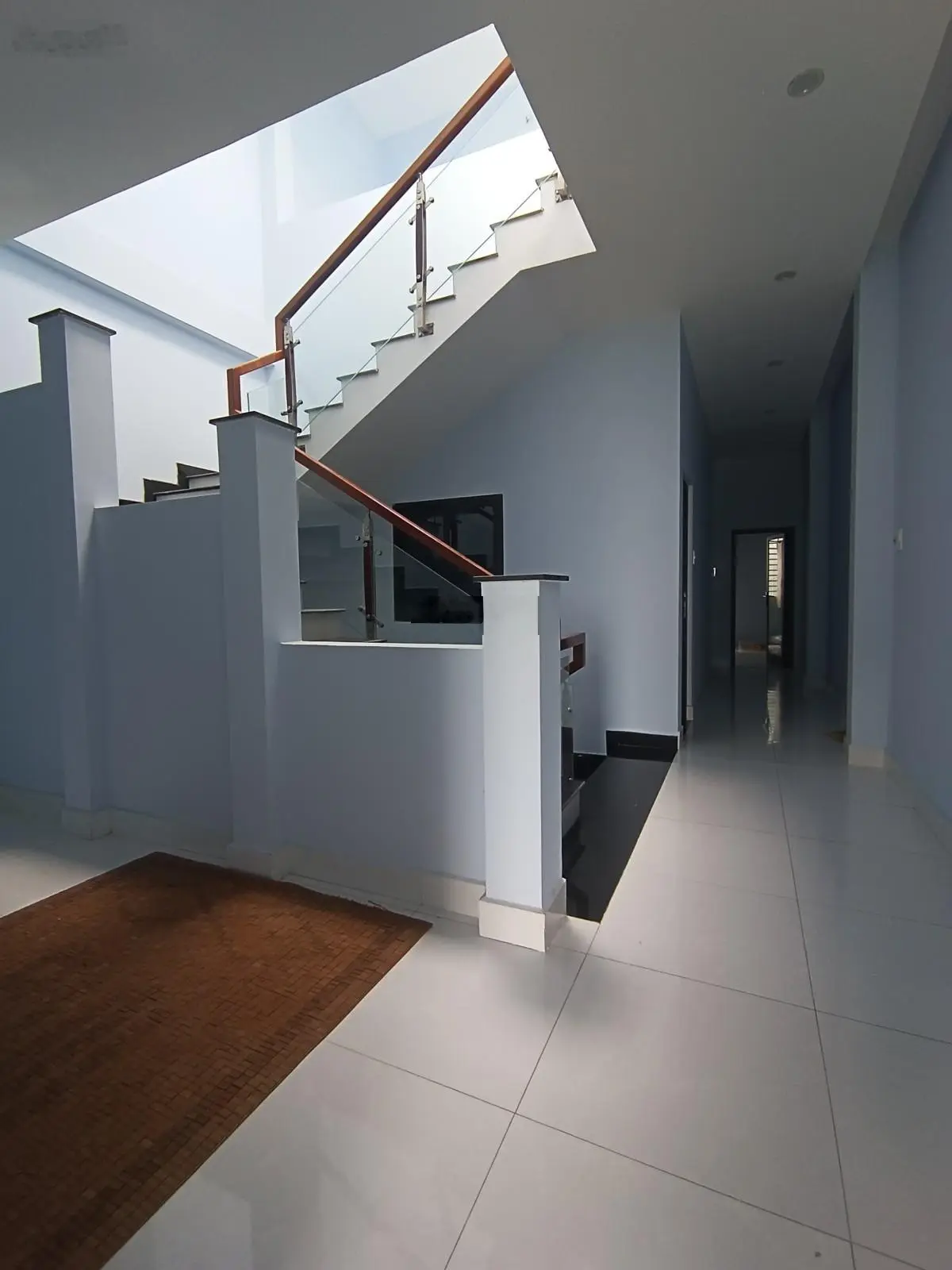 Gần bến xe, đường 7m5, 100m2, 3 mê, 3PN, tuyệt đẹp, trục kinh doanh tốt
